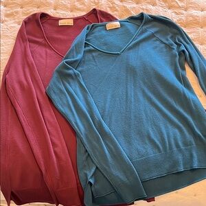 Lot of ‘Be Cool’ V-Neck Sweaters teal blue and maroon